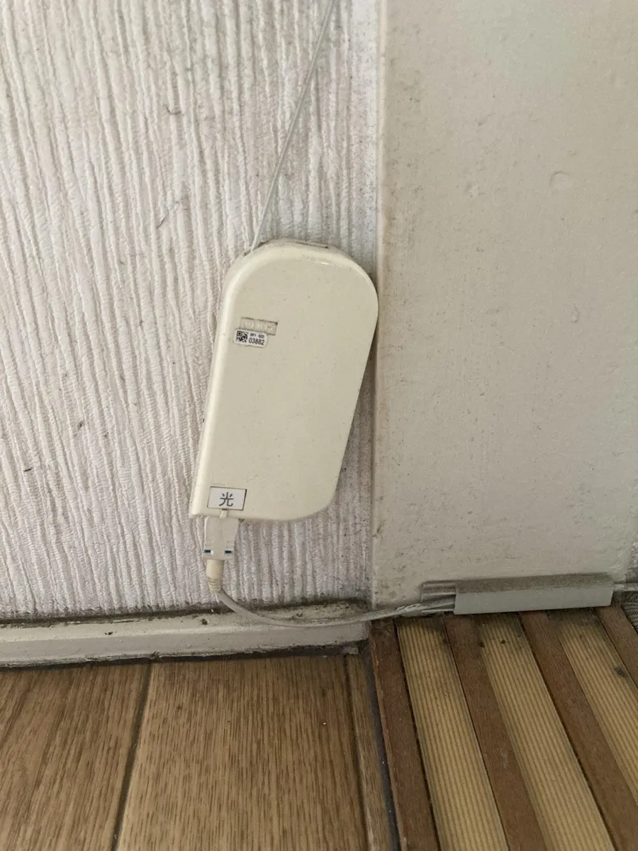 マンションでフレッツ光ネクストを光配線方式で契約した体験者（40代男性）の光コンセント設置写真